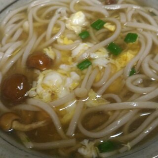 なめことエノキのかき玉蕎麦